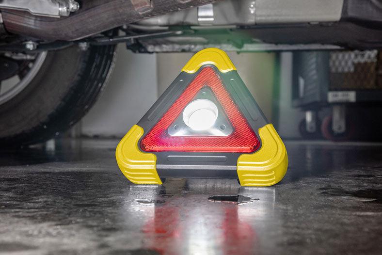 2‑IN‑1 Triangular Safety/Work Light – SONA
